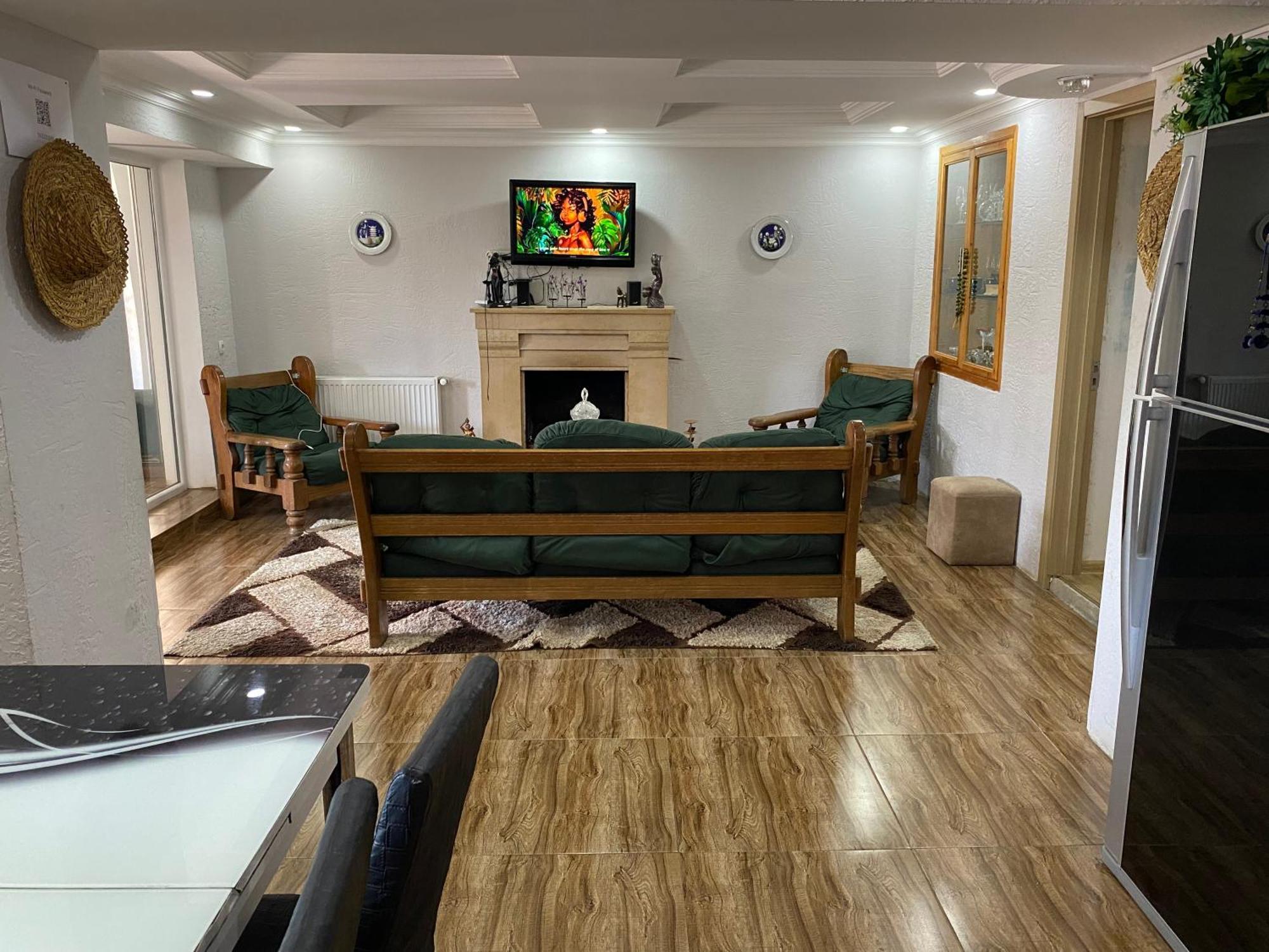 Relax Station Hotel Кутаиси Екстериор снимка