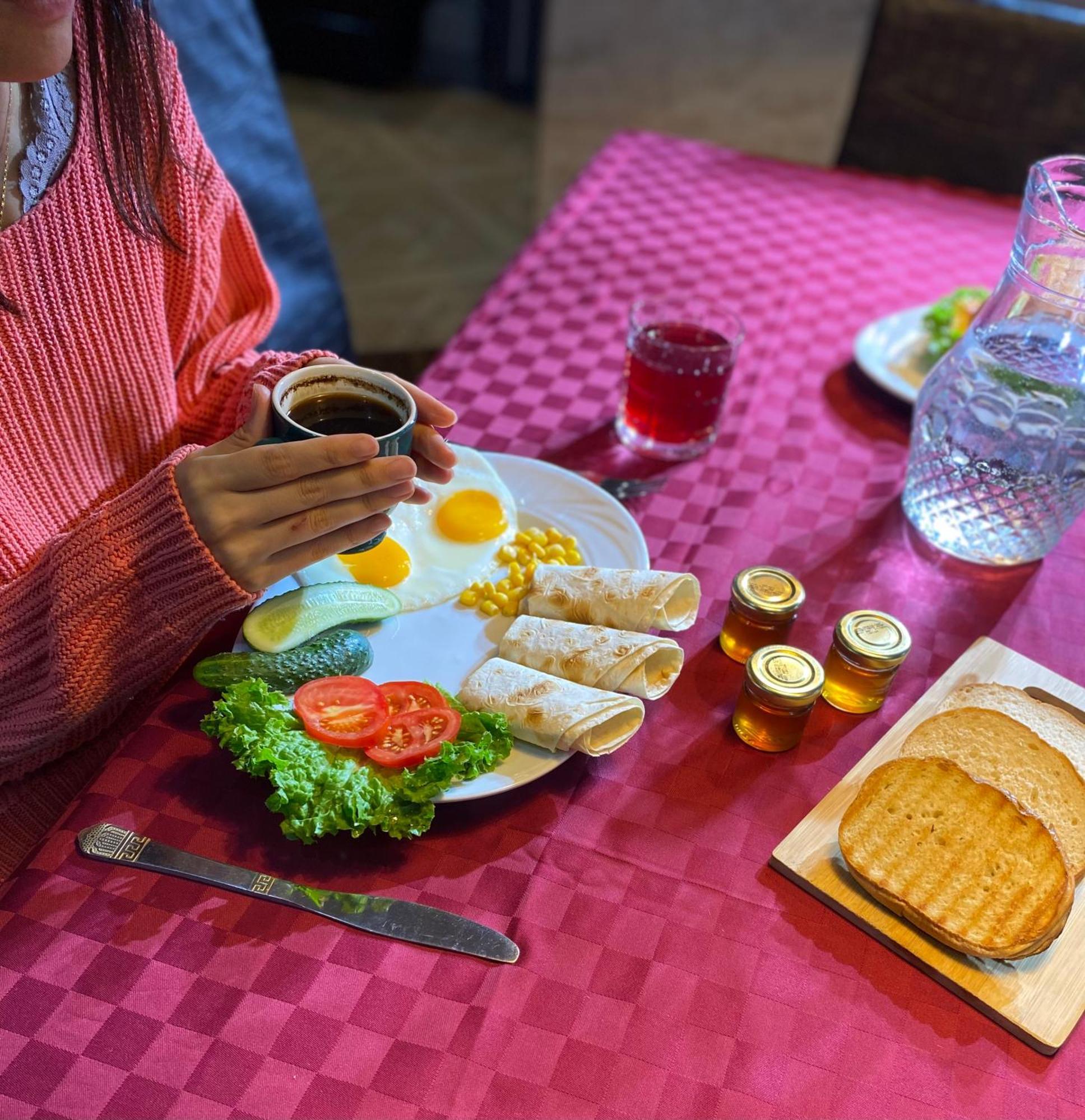 Relax Station Hotel Кутаиси Екстериор снимка