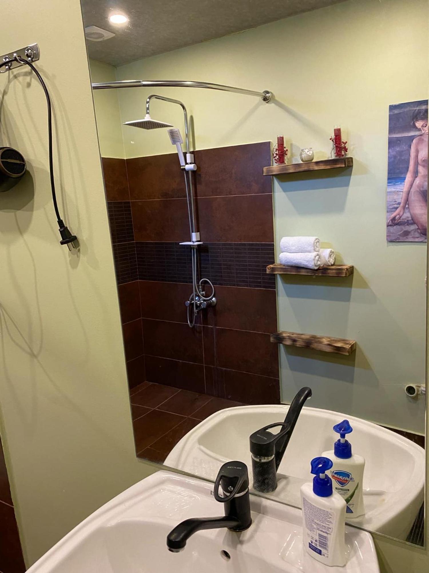 Relax Station Hotel Кутаиси Екстериор снимка