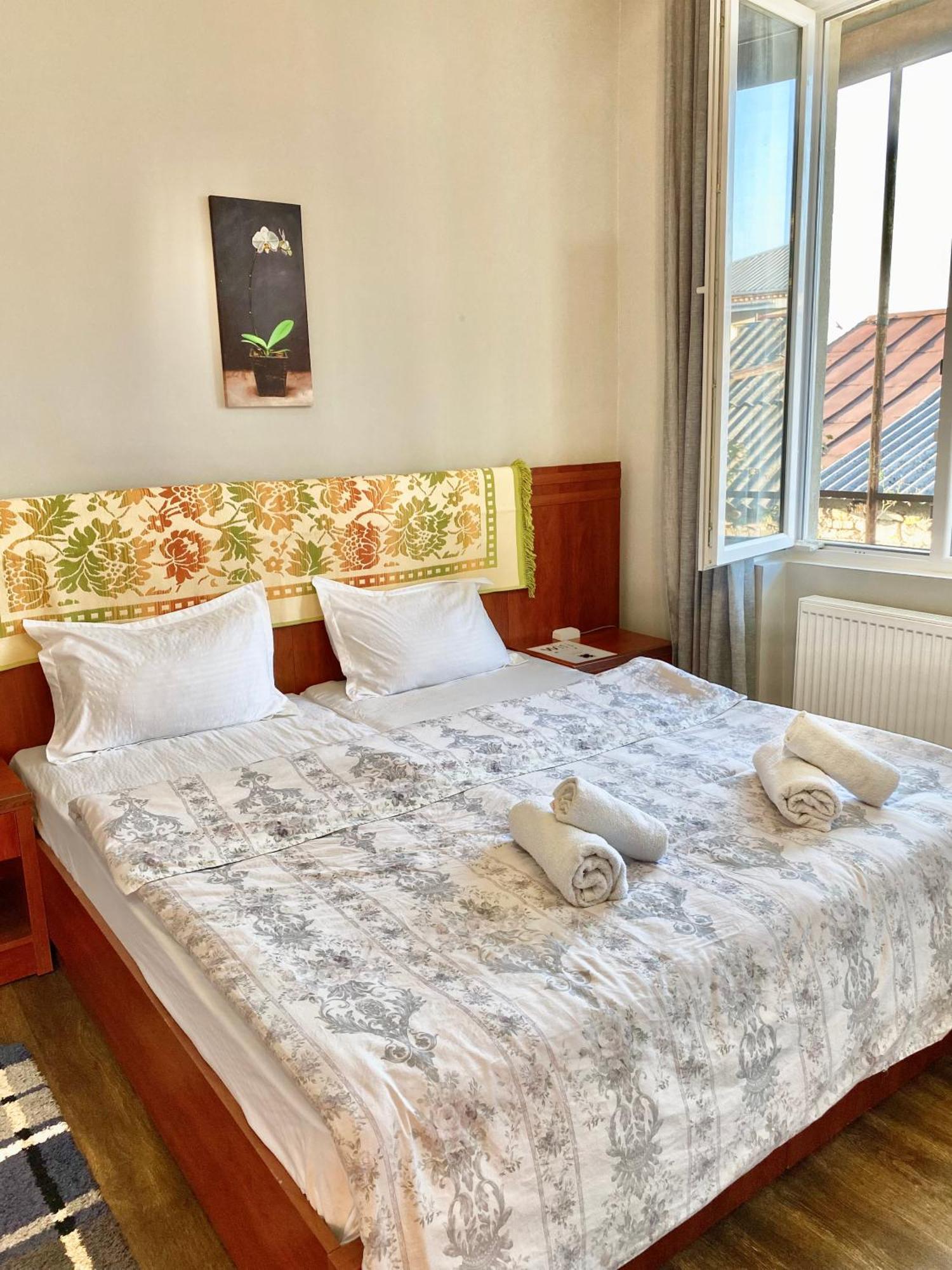 Relax Station Hotel Кутаиси Екстериор снимка