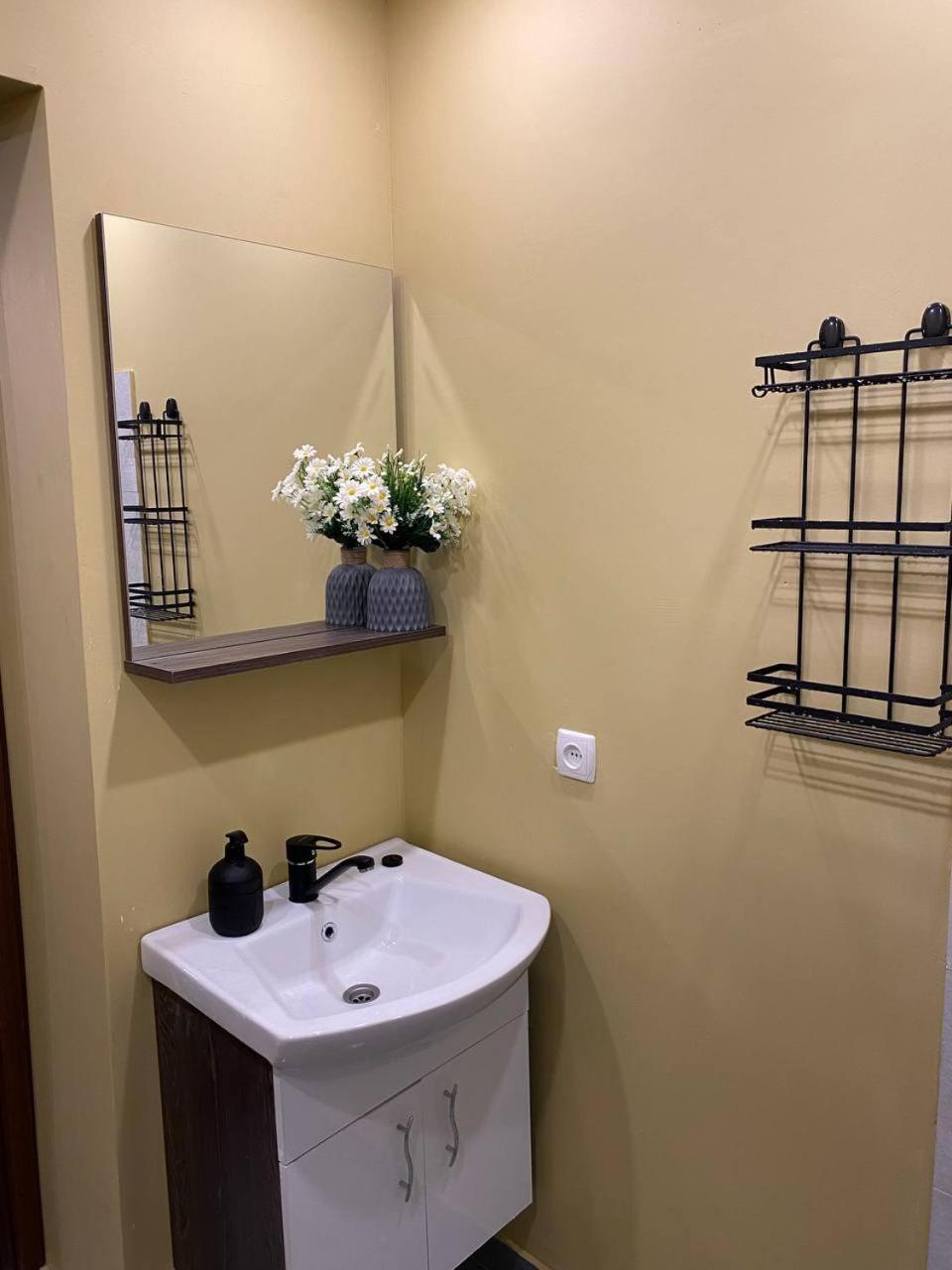 Relax Station Hotel Кутаиси Екстериор снимка